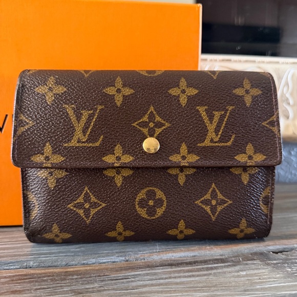 Louis Vuitton Portefeuille Tresor Etui Papiers Porte Tresor Etui Papier Wallet